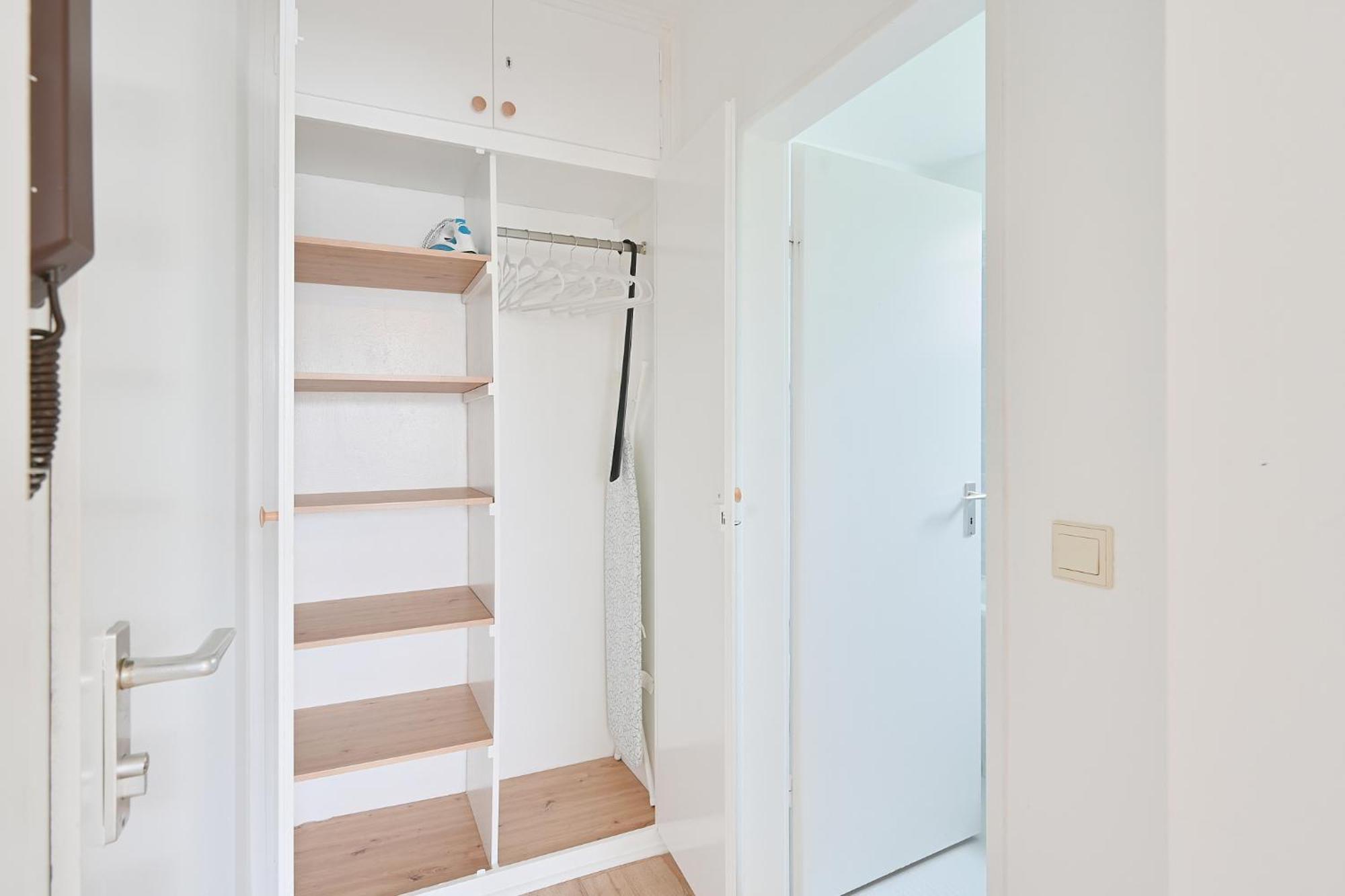 Beautiful And Stylish 1-Bedroom With Kitchen And King Size Bed Wuppertal Bagian luar foto