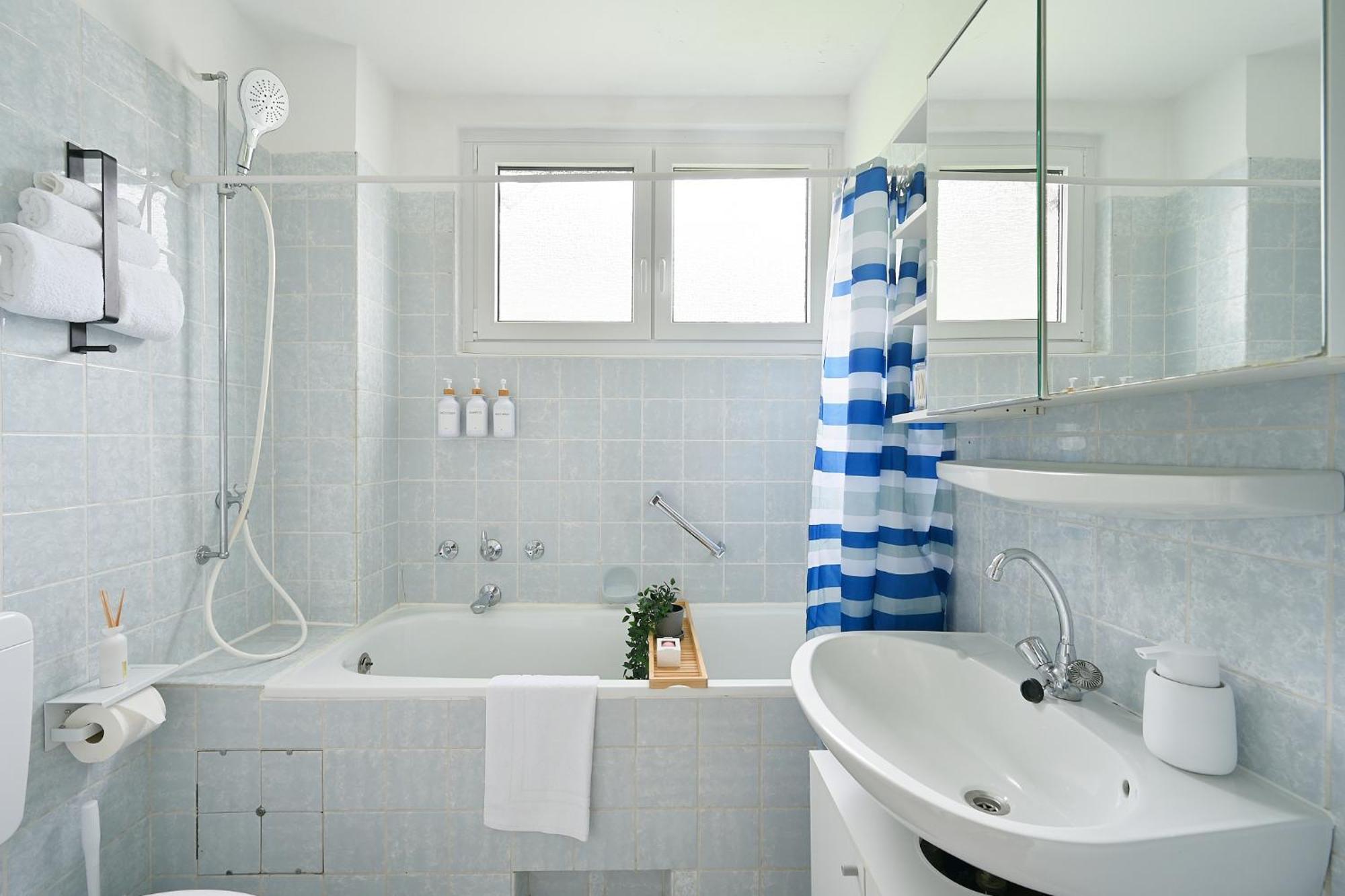 Beautiful And Stylish 1-Bedroom With Kitchen And King Size Bed Wuppertal Bagian luar foto